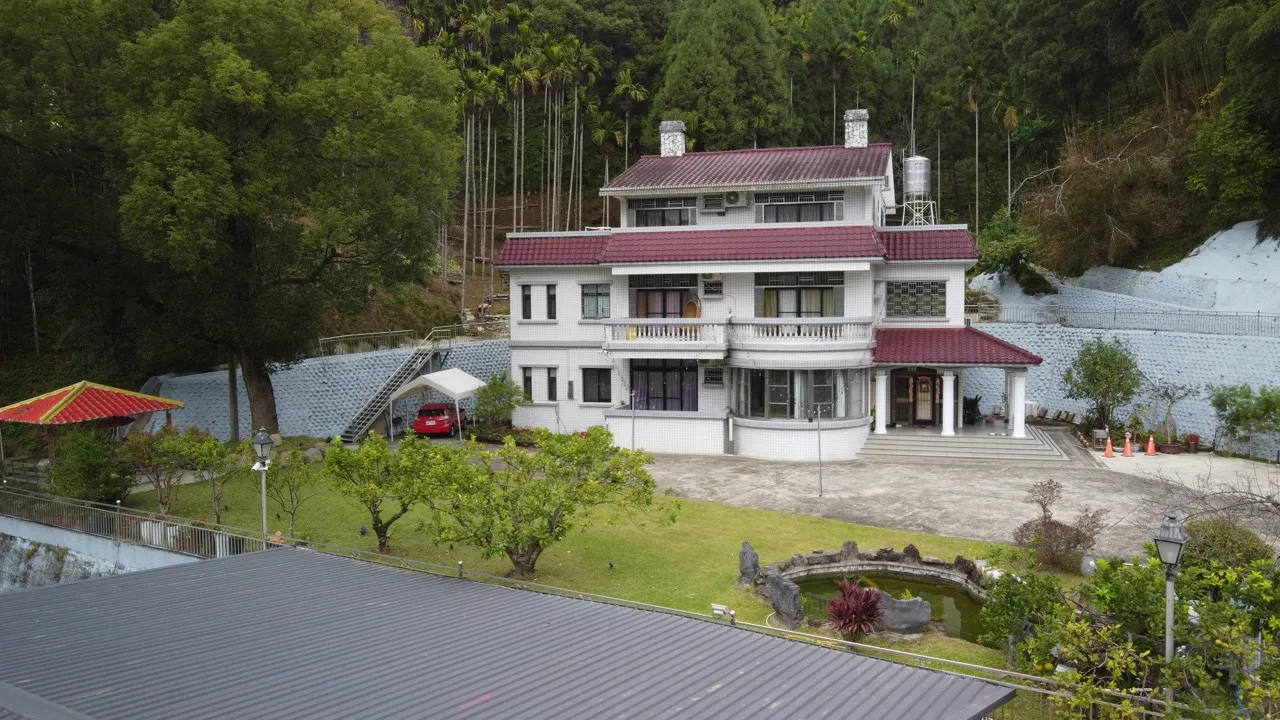 空拍房屋正面含前庭果樹造景